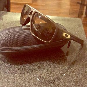 Oakley Dispatch Brown- brown sunglasses